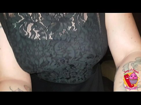 ❤️ سلٹی سوتیلی بہن اسے ایک بلو جاب اور ہسپانوی دیتی ہے۔ سیکس ☑